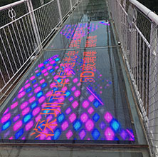 咸阳彬县侍郎湖P3.91户外LED互动地砖屏5D玻璃桥碎裂