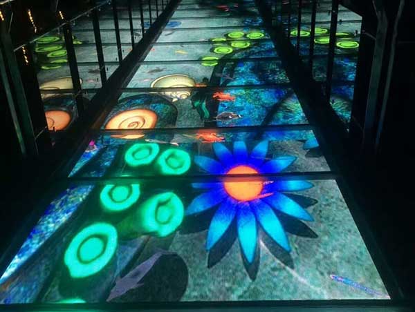 广西崇左市派阳山森林公园玻璃桥LED互动地砖屏