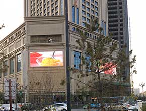 西宁莱雲国际大厦P10户外LED显示屏