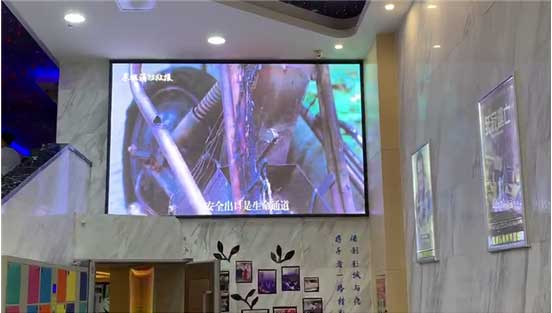 <strong>LED电子大屏幕</strong>播放消防公益广告提升社会安全